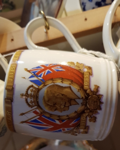 Mug commemorating the silver jubilee of King George V and Queen Mary