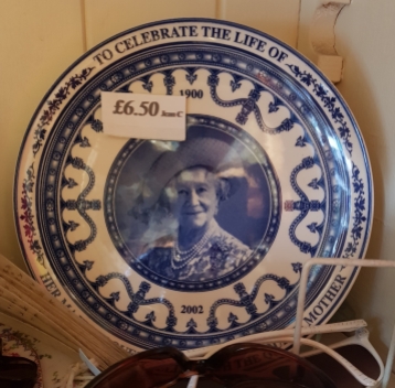 Plate commemorating Queen Elizabeth the Queen Mother